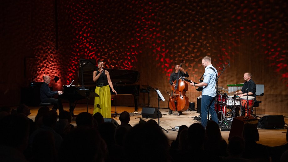 The Beatrice Asare Quintet in the Recital Hall of the Elbphilharmonie The Beatrice Asare Quintet in the Recital Hall of the Elbphilharmonie