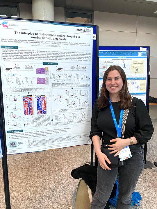 Barbara Honecker from RG Lotter received an award for her poster presentation Barbara Honecker from RG Lotter stands in front of her poster at the conference, smiles into the camera and waits for interested visitors
