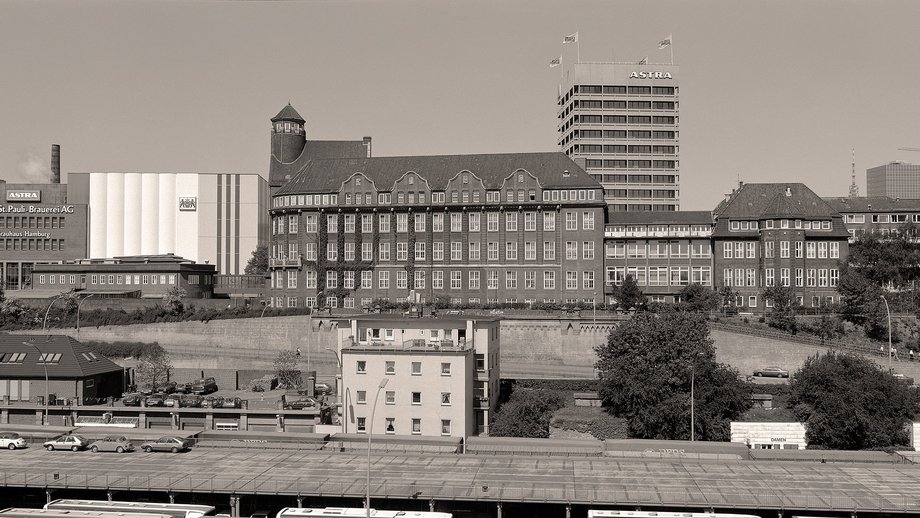 The institute building in 1990 The black and white photo shows the institute building in 1990.