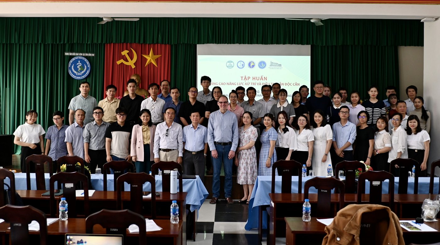 Das Bild zeigt die Teilnehmenden und Organisatoren der Schulung in Dong Nai.