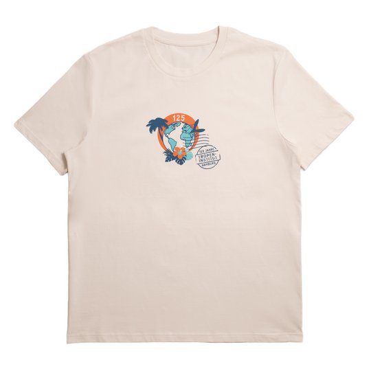 T-Shirt weiß „125 Jahre BNITM“ - Design: Robert Marggraff Cremefarbenes T-Shirt mit einem stilisierten Globus mit blauen Kontinenten, Palmen, orangefarbenem Kreis und dem Text „125 Jahre Tropen Institut Hamburg“. Tropisches, festliches Design.