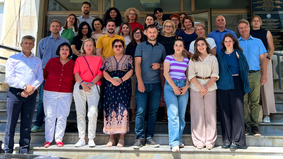 Westbalkan Meeting 2025 Gruppenfoto auf einer Eingangstreppe