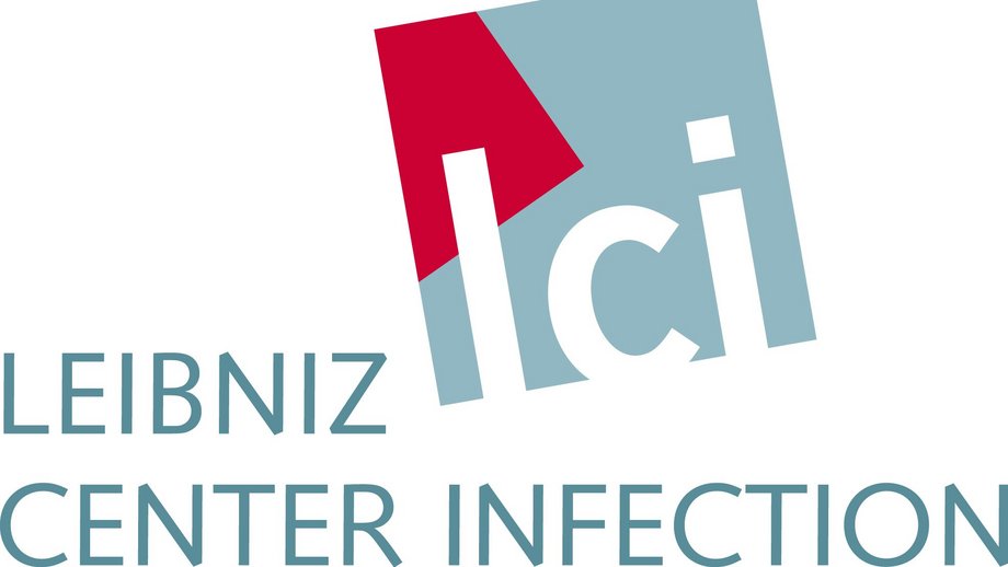 Logo Leibniz Center Infection: in blau-grau steht in der Mitte des Logos Leibniz, daneben ist ein angewinkeltes ebenfalls blaue-graues Rechteck, bei dem eine Ecke asymetrisch in rot eingefasst ist. In dem Recheckt sieht man in weiß die Buchstaben L C I. Unter Leibniz steht ebenfalls in blau-grau Center Infection.