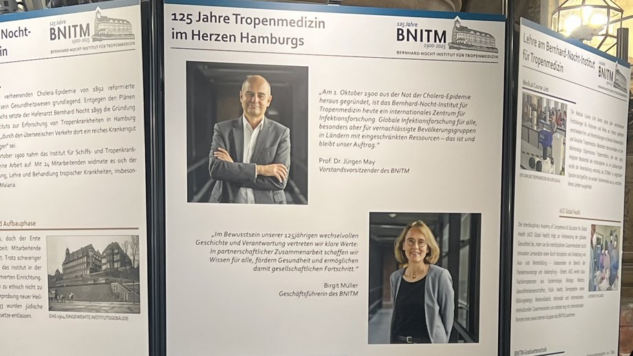 Ausstellung in der Rathausdiele Das Foto zeigt eines der Ausstellungsplakate von nahem