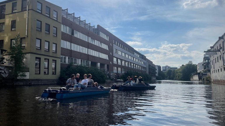 2 paddle boats on the alster