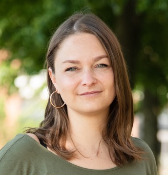 Portrait photo of PhD student Juliett Anders of the Research Group on Host Parasite Interaction.